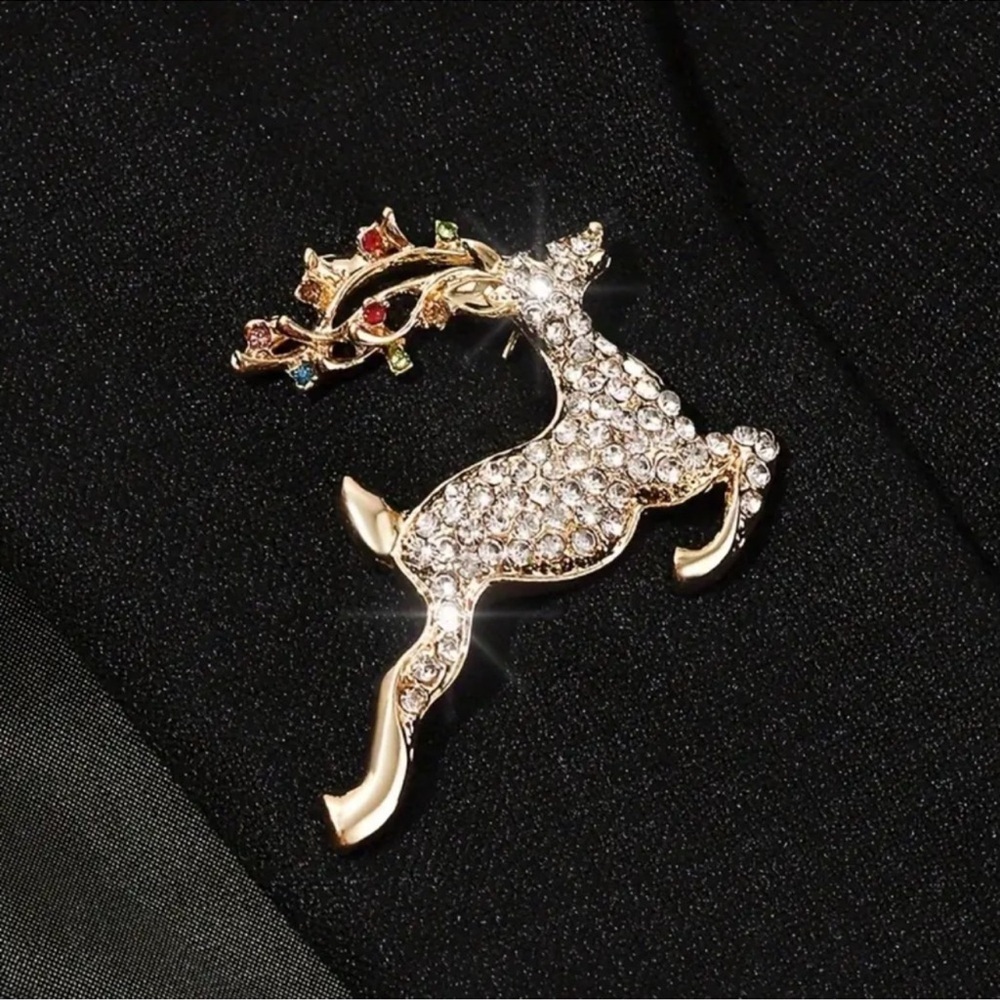Luxury Rhinestone Reindeer Brooch Pin | Elegant Gold-Tone Holiday Jewelry 🦌 Deer - Picture 2 of 5
